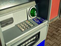 Denuncian que sucursales de bancos, atención al público y cajeros automáticos pueden desaparecer