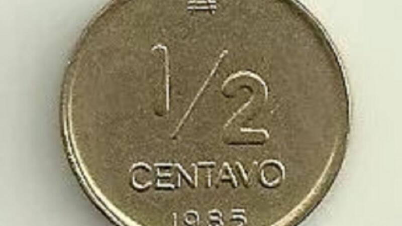 La moneda data de 1985, en uno de los momentos de crisis históricos monetarios más importantes de Argentina