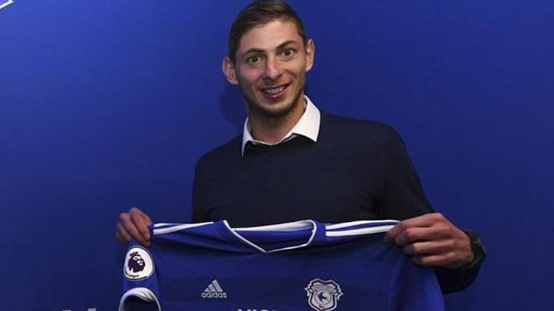 Emiliano Sala en ocasión de la firma de su incorporación a Cardiff