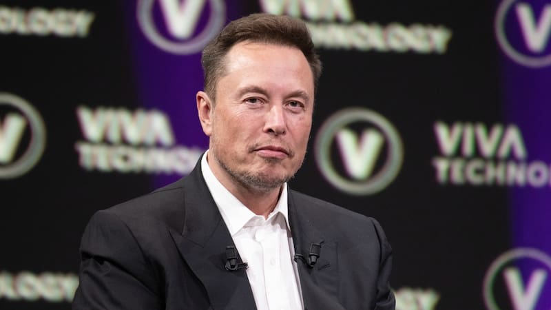 El empresario Elon Musk, llegó a Estados Unidos con una visa H-1B y defiende su uso. (Fuente: Shutterstock)