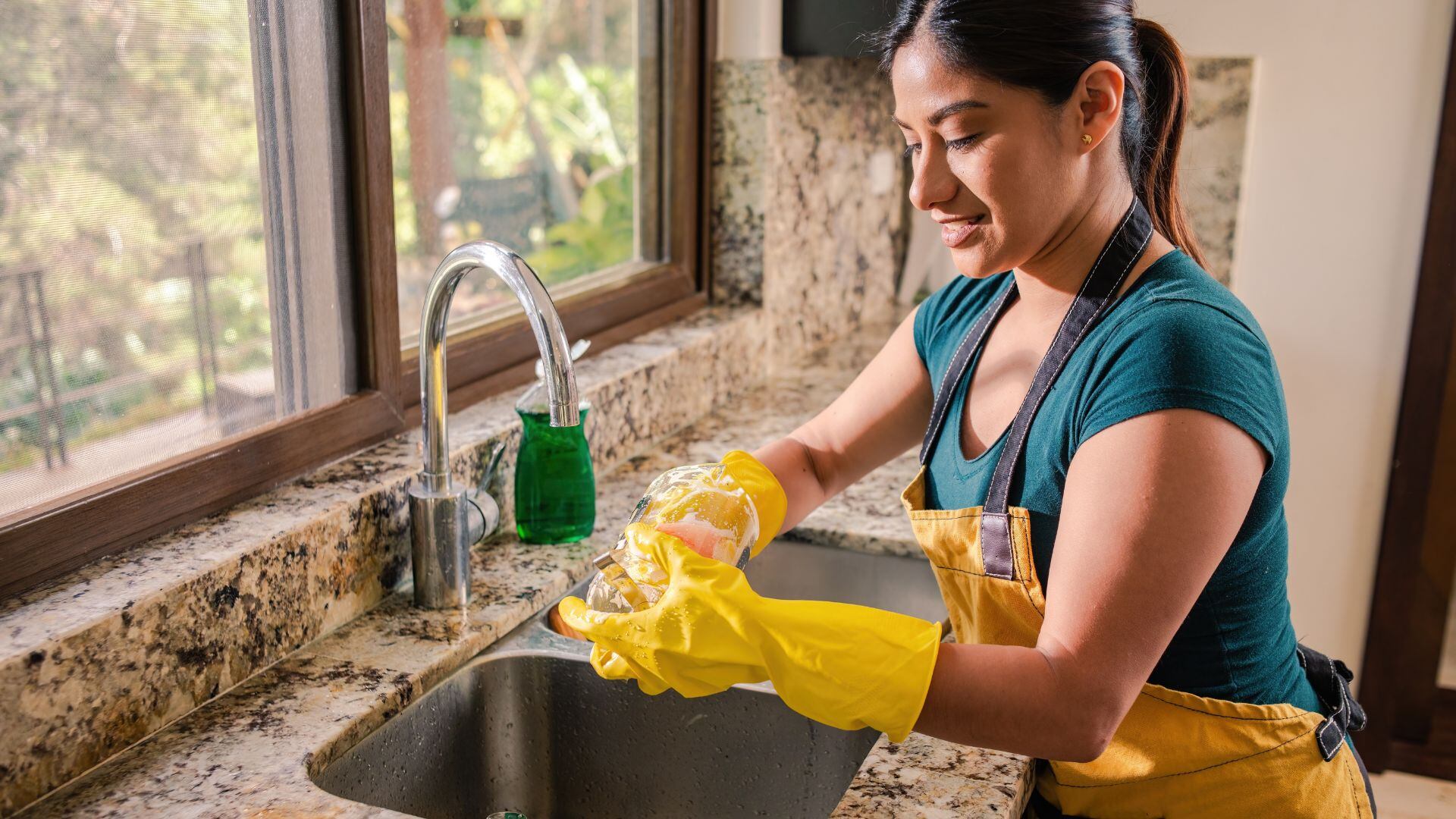 Aumento para empleadas domésticas: cuánto cuesta la hora de limpieza en abril de 2026