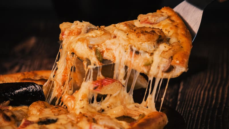 Un rincón de Boedo que cautiva con sus sabores auténticos, ideales para los amantes de la pizza porteña.