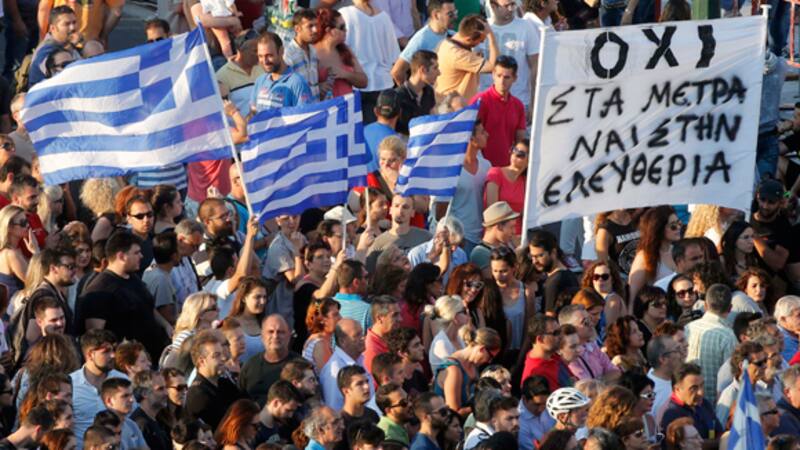 Griegos se manifestaron hoy a favor de #OXI: rechazo a las políticas de ajuste