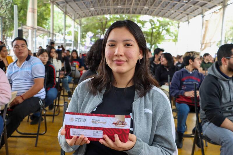 Las becas Benito Juárez ofrecen 875 pesos al mes. Fuente: archivo