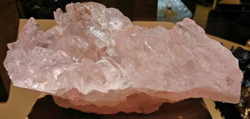 La morganita ayuda a Sagitario a encontrar estabilidad emocional y fomentar el amor propio (Fuente: Eric Polk / Wikimedia Commons)