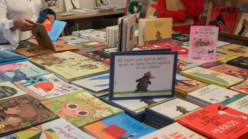 Feria del Libro de Madrid 2024: todo lo que necesitas saber, fechas, horarios, precios y autores para firmas.