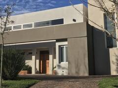 Cuál es el nuevo negocio inmobiliario que se paga en dólares y duplica la rentabilidad de un departamento