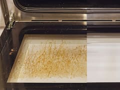 Ni detergente ni bicarbonato: el truco para dejar el horno reluciente y como nuevo en pocos minutos