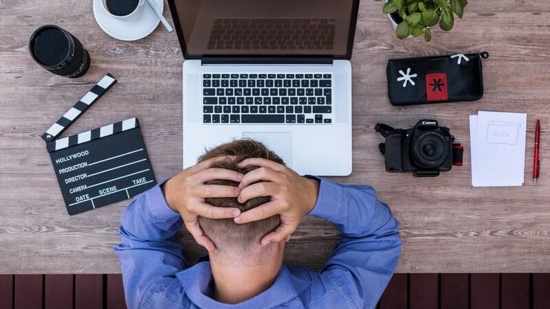 El estrés es un factor que acelera la aparición de las canas (Fuente: archivo)