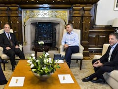 Macri y Dujovne abrieron consultas a economistas sobre la reactivación