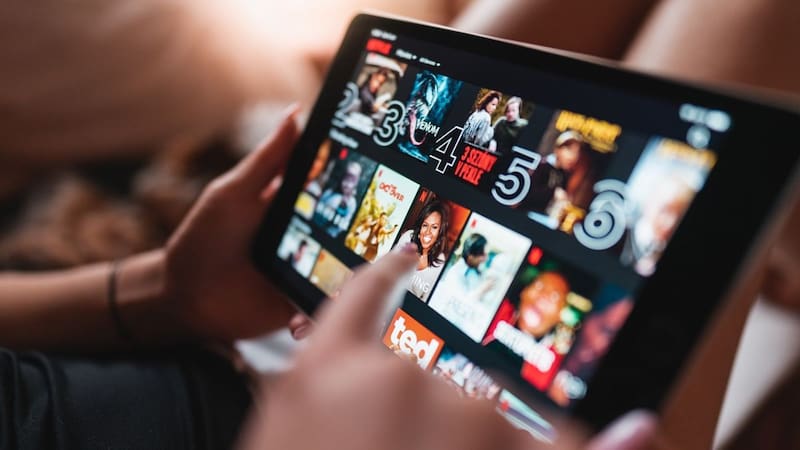 ¿Te gustan las series? Este es tu trabajo perfecto. Fuente: Archivo El Cronista.