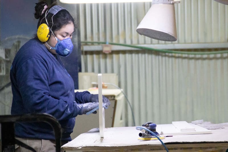 Con una planta de 20.000 m², Valenziana planea aumentar su capacidad a 3.000 m³ mensuales y lanzar una nueva línea de muebles personalizados