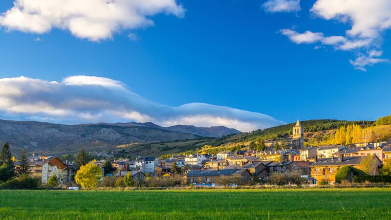 El encantador y misterioso pueblito de España al que solo se puede llegar desde Francia.