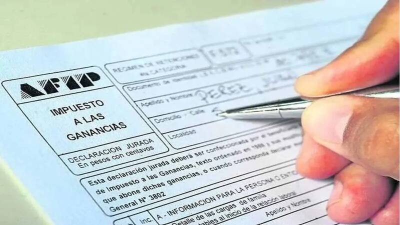 Habrá una corrección del 35% en las escalas que supondrá un beneficio para quienes pagan Ganancias dado que se reducirán las bases de cálculo de las retenciones.