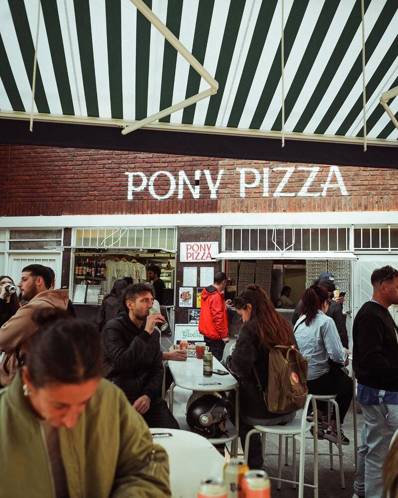 Esta reconocida pizzería tiene valores que van de los $10.500 a los $20.000 (Fuente: @pony_pizza / Instagram)