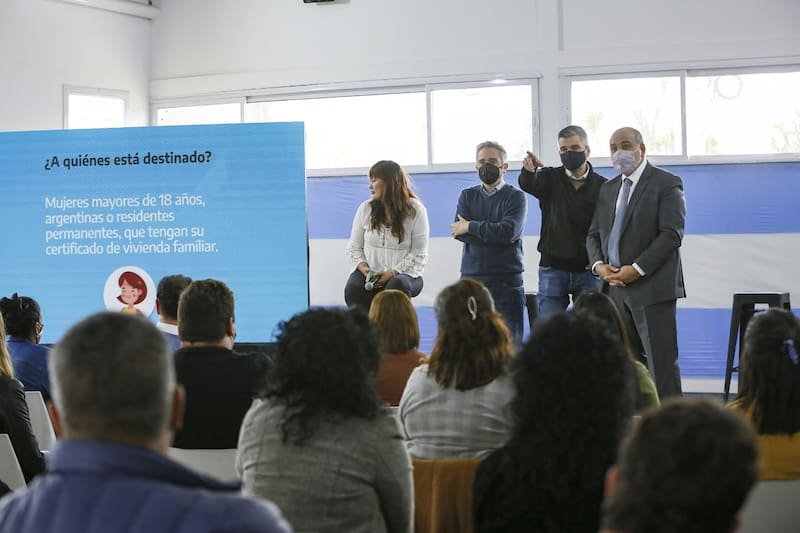 Manzur y Zabaleta inauguraron en Moreno un programa para refaccionar viviendas precarias.