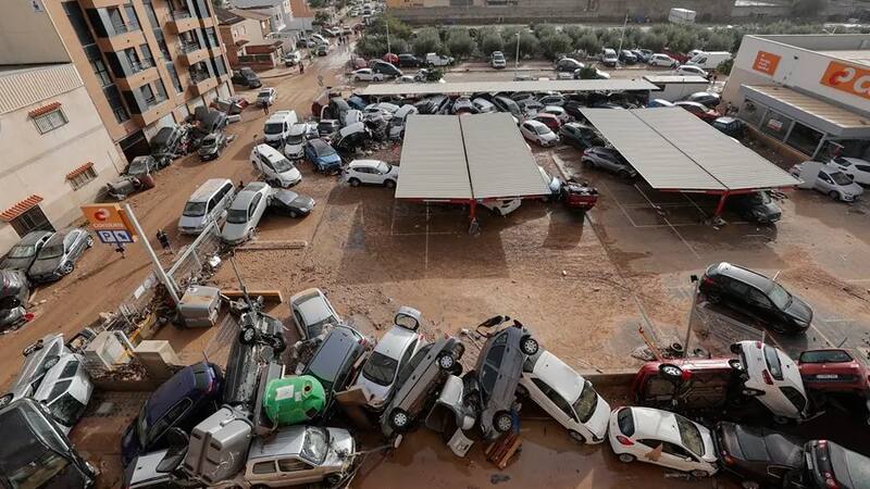 Tragedia en Valencia: los muertos ya llegan a 155 y continúa el operativo de rescate.