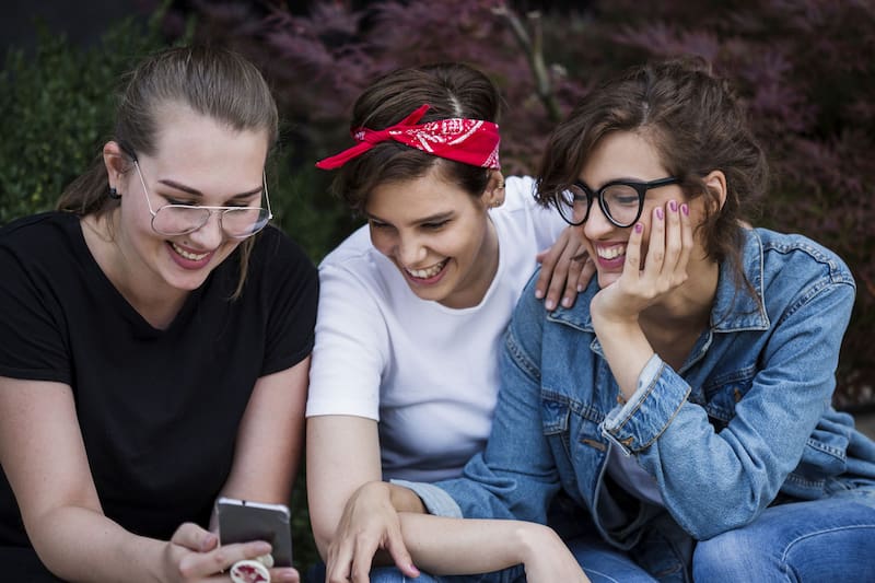 La adicción a internet en adolescentes está asociada con cambios negativos en la conducta y el desarrollo cognitivo. (Fuente: Freepik)