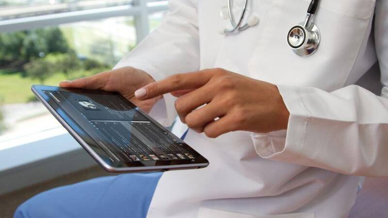 Según los médicos, "el fuerte atraso arancelario se complementa con un escenario de gravedad general por el que atraviesa la salud".