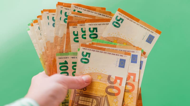 El Ministerio de Trabajo no quiere que el Salario Mínimo pague impuestos, pero Hacienda mantiene las retenciones.