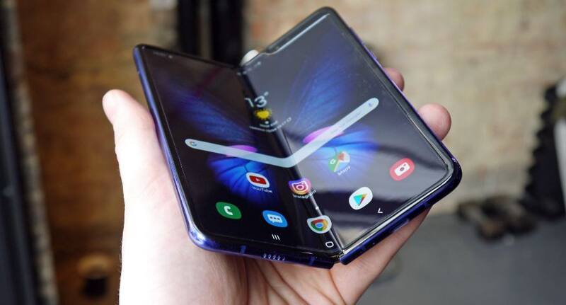 Bill Gates gusta de los smartphones con extensa pantalla plegable de la línea Galaxy Z Fold.