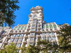 Se alquila una "micro" oficina en el mítico Palacio Barolo, más cara que en cualquier torre top de Catalinas