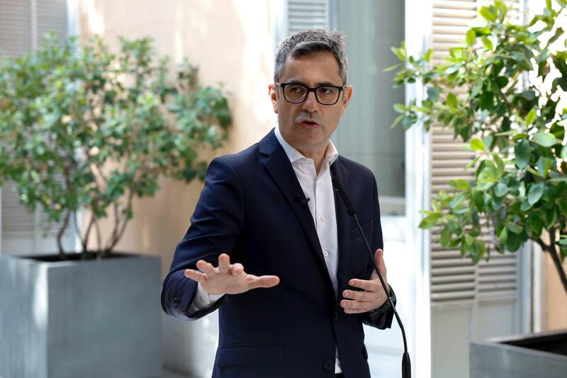 Félix Bolaños durante la presentación de las becas Seré. Foto: EFE.