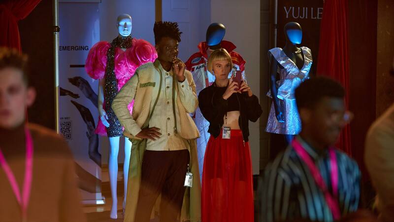 La serie destaca por sus personajes bien desarrollados y pintorescos, que aportan dinamismo a la historia.