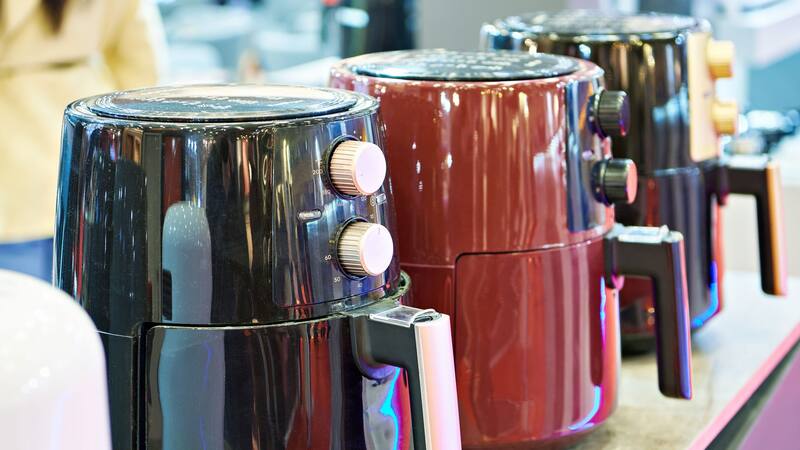 Decenas de usuarios reportaron sobrecalentamiento y fusión de piezas plásticas mientras cocinaban. Las autoridades recomiendan dejar de usar los modelos afectados de inmediato.