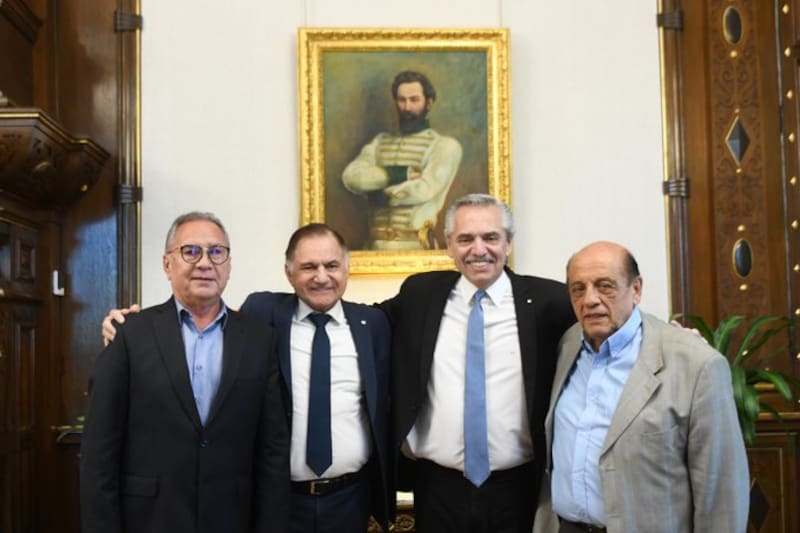 Alberto Descalzo (izquierda), junto al diputado Julio Pereyra, Alberto Fernández y el intendente de Berazategui, Juan José Mussi