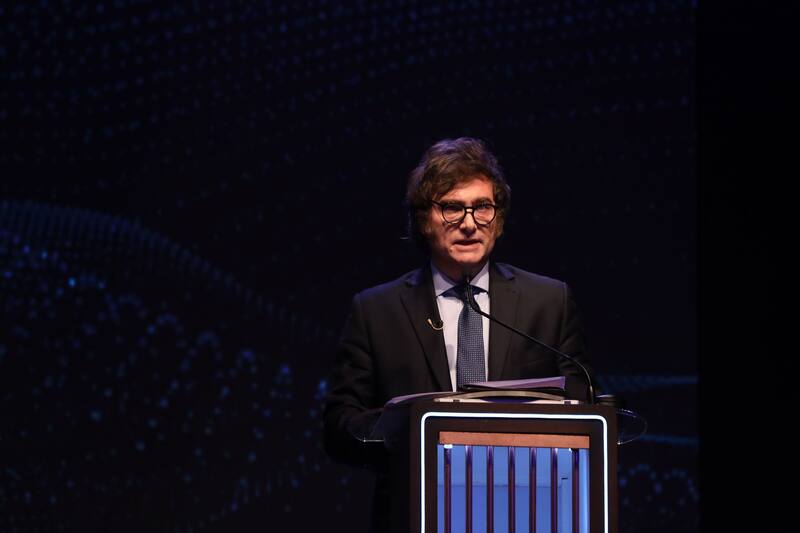 Javier Milei se mostró más tranquilo de lo habitual, leyó en el arranque y jugó en ataque