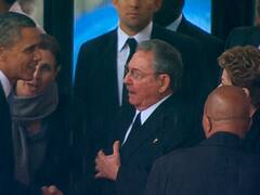 Obama y Raúl Castro: histórico apretón de manos en el funeral de Mandela