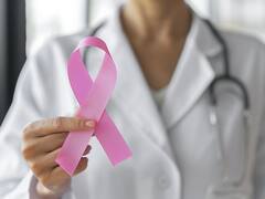 Científicos españoles buscan frenar la metástasis y prevenir recaídas en el cáncer de mama más letal