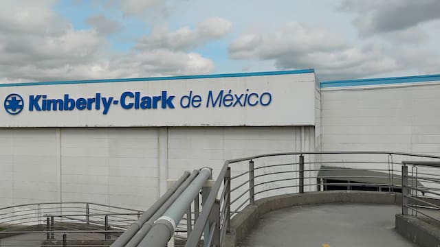 Acciones de Kimberly-Clark de México con potencial de alza de hasta 15%, según Barclays y Actinver