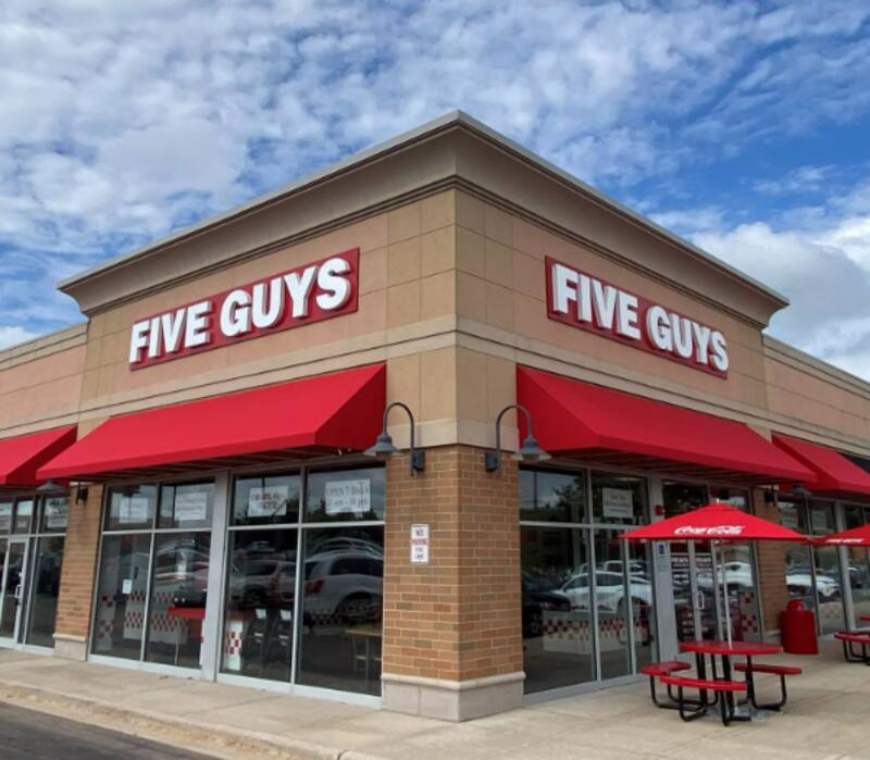 Five Guys tiene más de 1700 sucursales en América del Norte y alrededor de 1000 fuera de la región.