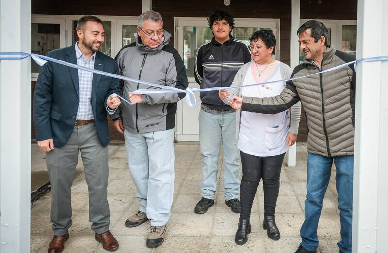 Ford Argentina y su red de concesionarios inauguraron las nuevas instalaciones de la Escuela N°103 "Gauchos de Güemes" de Villa Lago Rivadavia.