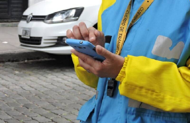 Los conductores de motos que no usen casco tendrán que pagar una multa elevada. (Foto: Archivo)