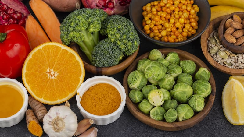 Las frutas que aportan Cetona de Frambuesa, el químico que ayuda a bajar de peso y evitar la caída del cabello.