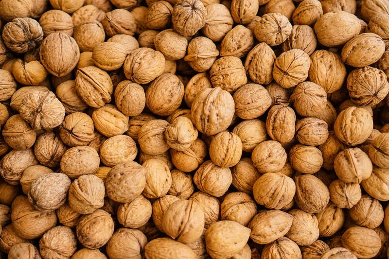 El efecto antiinflamatorio de las nueces también contribuye a fortalecer las defensas del cuerpo. (Fuente: Unsplash)