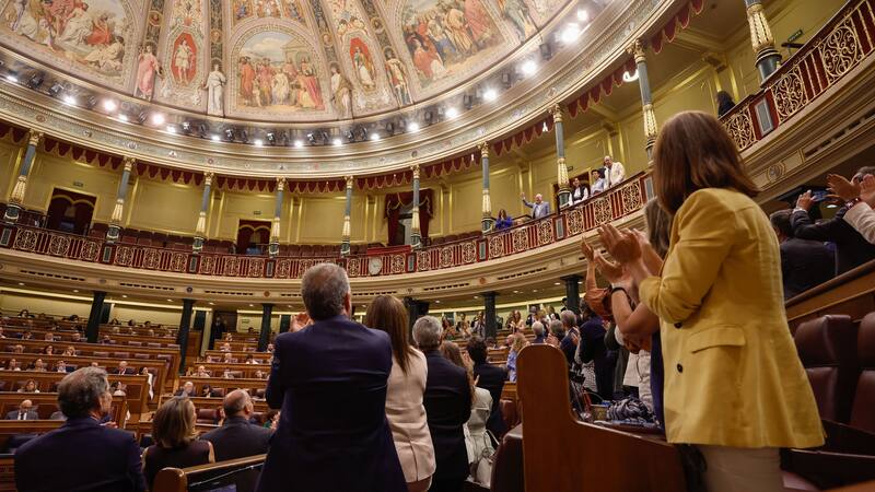 El Congreso aprueba incorporar el impuesto a la banca en el paquete fiscal 2025, ¿qué significa?