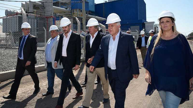 Peña, Lifschitz y Losón -presidente de Albanisi- durante la recorrida en la central Timbúes