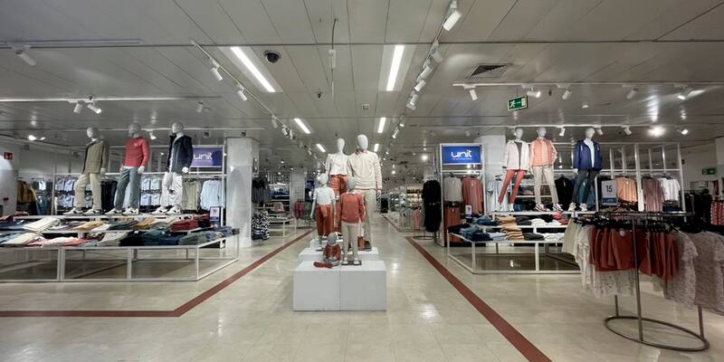 El Corte Inglés ha cerrado uno de sus outlets en Barcelona (Fuente: Shutterstock)