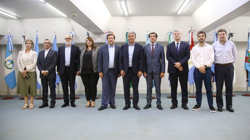 Los gobernadores de las provincias petroleras, agrupados en la Ofephi, se reunieron en el CFI