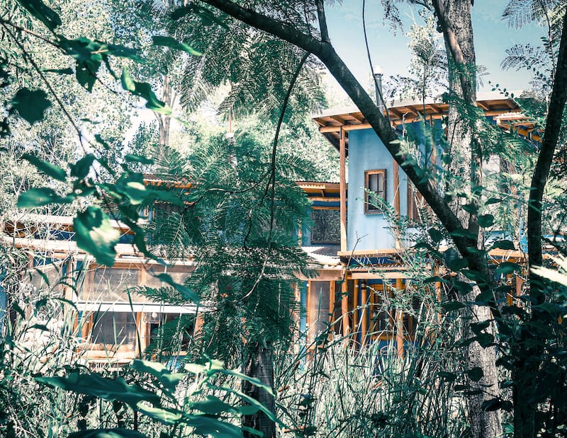 Una de las casas que se construyeron en la Aldea del Luján, a menos de una hora de CABA (Fuente: www.comunidadsustentable.com.ar)