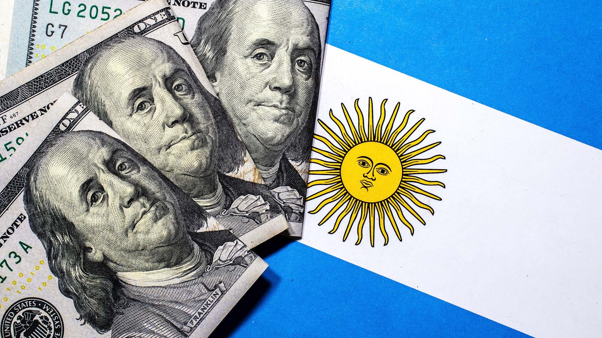 El ajuste de subsidios en Argentina comprime el ingreso disponible de los hogares al encarecer servicios básicos muy por encima de los salarios. Qué es este fenómeno, por qué ocurre y qué consecuencias tiene para el consumo y el poder adquisitivo de las personas.