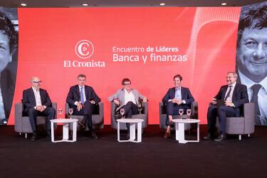 Sucursal bancaria y pantalla con indicadores financieros