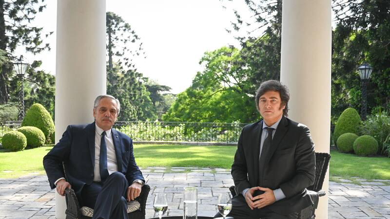 Resta una semana para la transición entre Alberto Fernández y Javier Milei, el próximo 10 de diciembre. El gobierno del Frente de Todos sufre una ola de renuncias anticipadas.