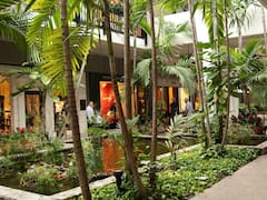 Sólo para millonarios: el shopping por el que se pelean las marcas de lujo