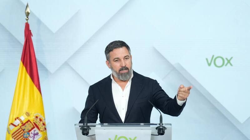 Santiago Abascal amenaza al PP con no apoyar sus presupuestos autonómicos si pacta en inmigración.