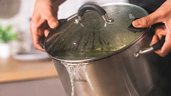 Olla de acero con tapa colador: para qué sirve